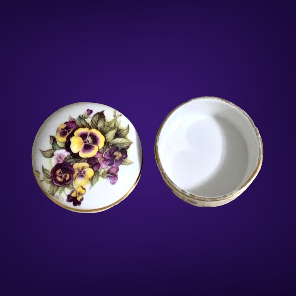🚩 SOLD 🚩 Fine Bone China Gilded Ring Pill Box Wedding Gift - Picture 3 of 14